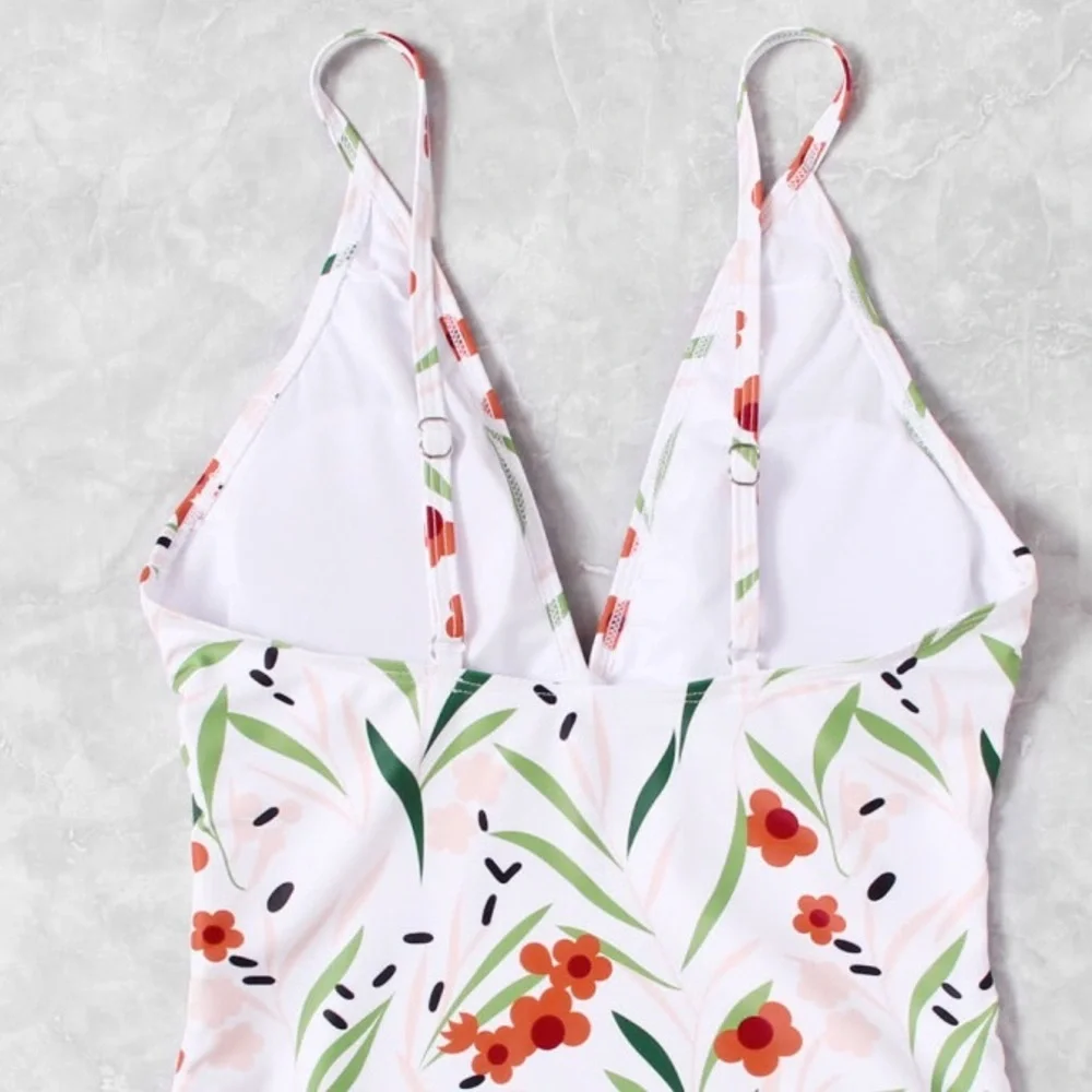🆕White floral deep V One piece swim suit